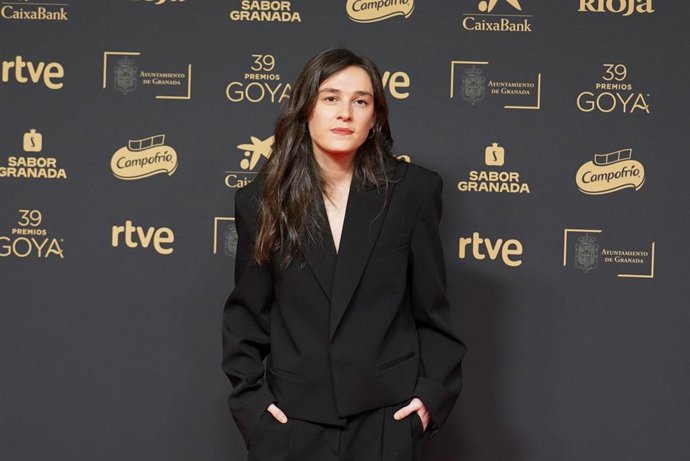 La cineasta Sandra Romero posa en la alfombra roja de la 39º edición de los Premios Goya, en el Palacio de Exposiciones y Congresos de Granada, a 8 de febrero de 2025, en Granada, Andalucía (España). Los galardones son otorgados de manera anual por la Aca