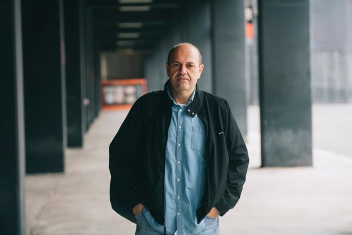 El escritor, periodista y profesor valenciano Carlos Aimeur