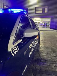 El portero de una discoteca agrede a un cliente con un fuerte puñetazo