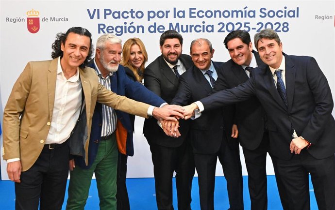 El jefe del Ejecutivo regional, Fernando López Miras, presidió hoy el acto de la firma del VI Pacto por la Economía Social de la Región de Murcia 2025-2028 junto con asociaciones y entidades de economía social.
