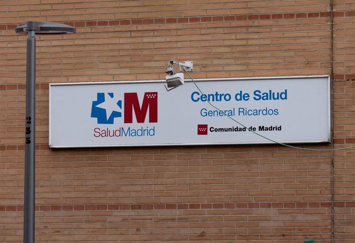 Archivo - Cartel del Centro de Salud General Ricardos, a 25 de abril de 2024, en Madrid (España).