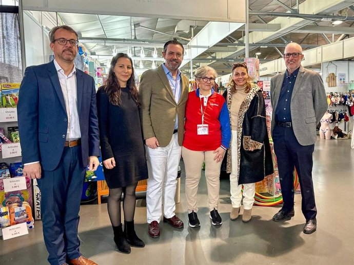 El conseller de Empresa, Empleo y Energía, Alejandro Sáenz de San Pedro, visita Fira Stocks en Menorca