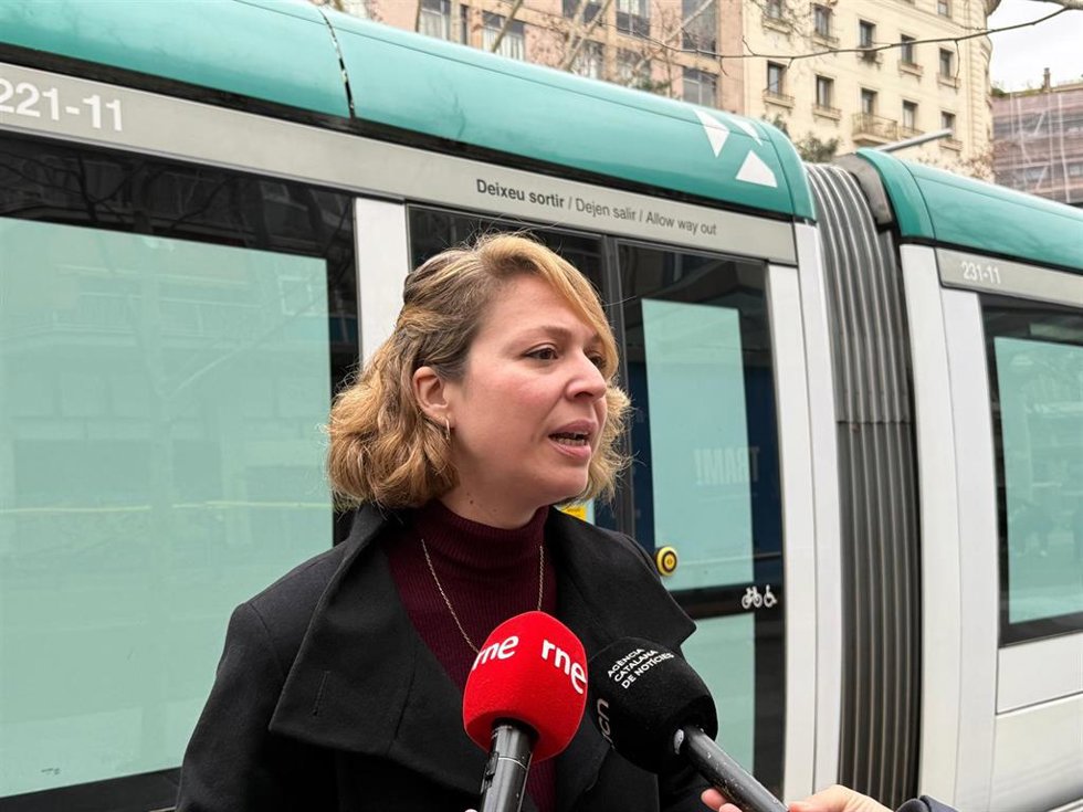 La líder de BComú, Janet Sanz, en una atención a los medios durante la 'Festa del Tramvia'