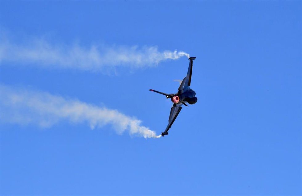 Archivo - Un avión de combate F-16 turco (archivo)