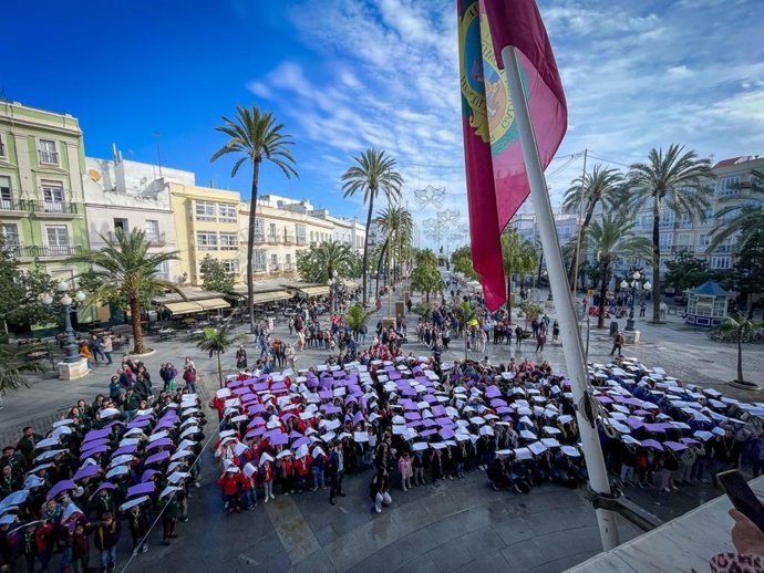 Imagen desde el Ayuntamiento de Cádiz por el Día del Moviemiento Scout.