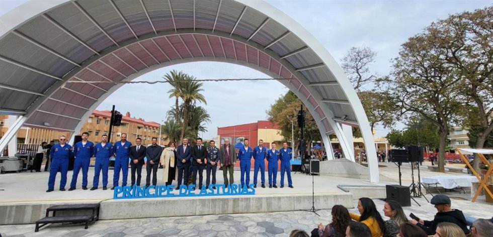 El consejero de Medio Ambiente, Universidades, Investigación y Mar Menor, Juan María Vázquez, junto con el alcalde de San Javier, José Miguel Luengo, asistió a la inauguración del remodelado Parque Príncipe de Asturias
