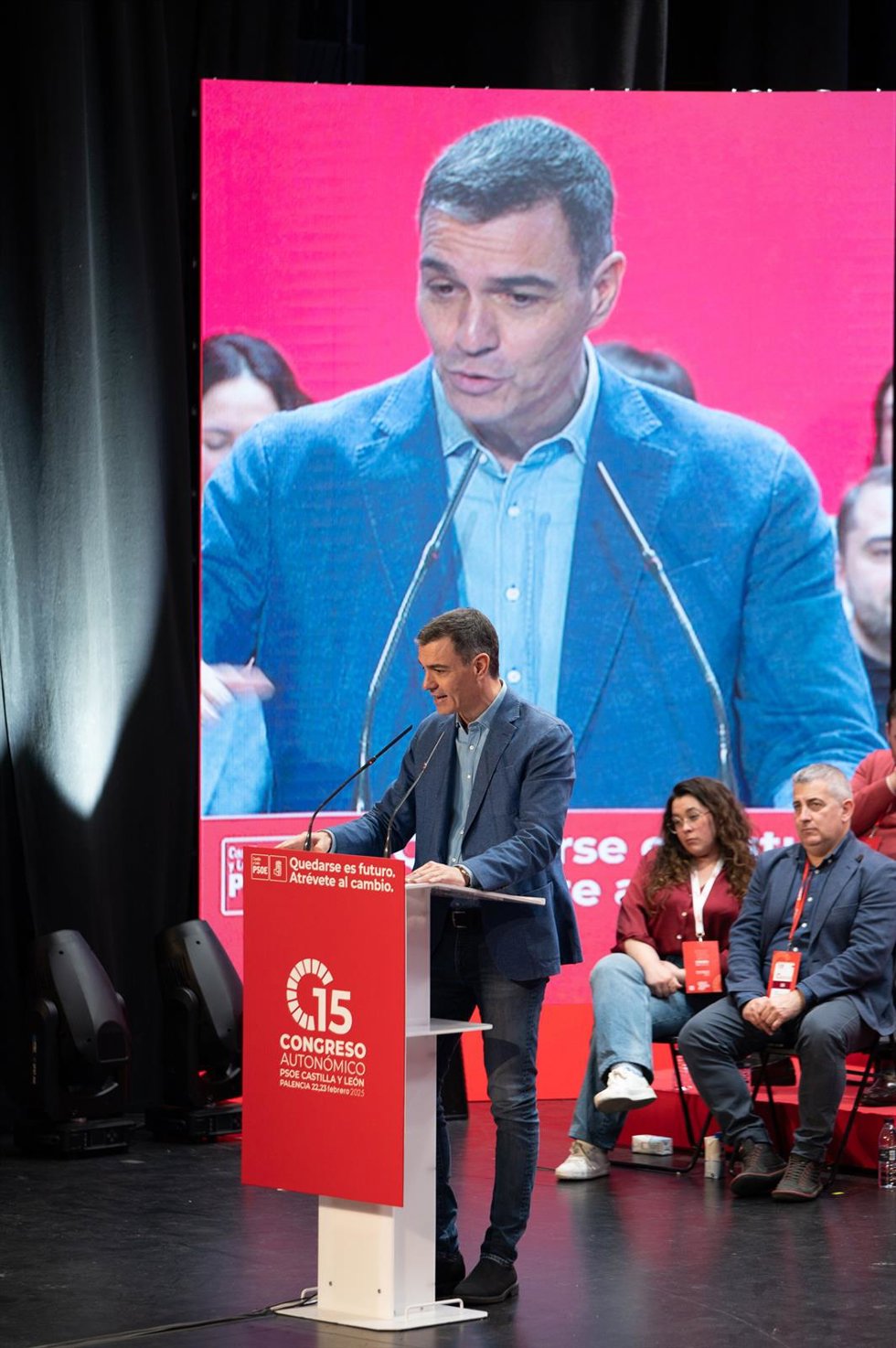 El secretario general del PSOE y presidente del Gobierno, Pedro Sánchez, interviene durante la inauguración del 15 Congreso Socialista de Castilla y León, en el Teatro Ortega.