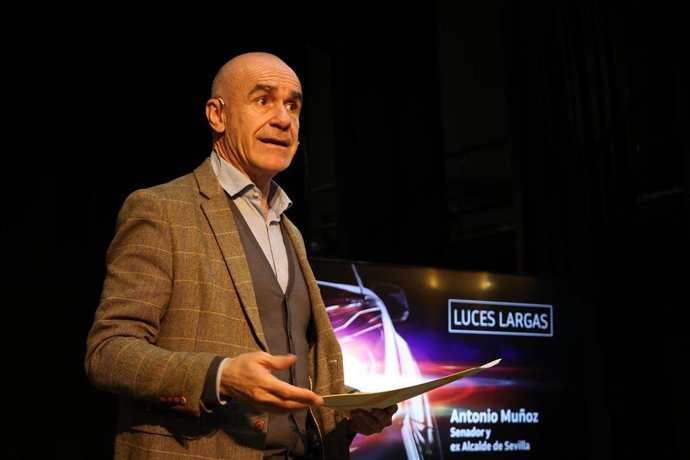 El portavoz del Grupo Municipal Socialista en el Ayuntamiento de Sevilla, Antonio Muñoz, en el ciclo de debates 'Luces largas'.