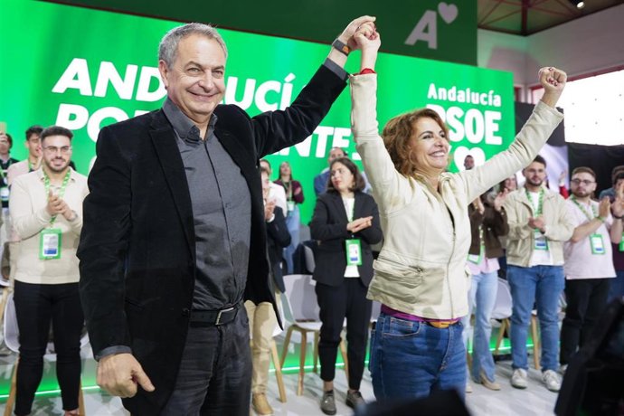 La secretaria general del PSOE-A, María Jesús Montero y el expresidente del Gobierno, José Luis Rodríguez Zapatero,  durante la inauguración del XV Congreso del PSOE de Andalucía. A 22 de febrero de 2025 en Granada, Andalucía (España)