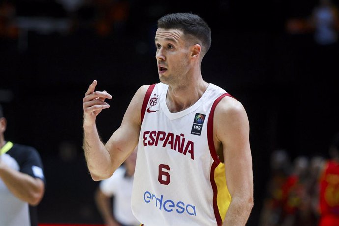 Archivo - Xabi Lopez-Arostegui of Spain gestures during the FIBA Preolympic Tournament basketball match played between Spain and Angola at Fuente de San Luis pavilion on july 03, 2024, in Valencia, Spain.