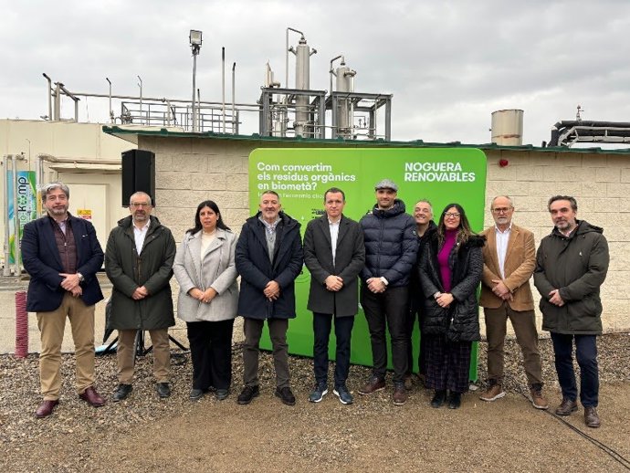 Los consellers Ordeig y Sàmper durante su visita en La Noguera Renovables