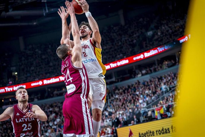 Josep Puerto con la selección española de baloncesto ante Letonia