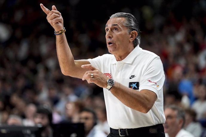 Archivo - Sergio Scariolo, head coach of Spain, gestures during the friendy international basketball match played between Spain and Italy at Wizink Center pavilion on June 25, 2024, in Madrid, Spain.