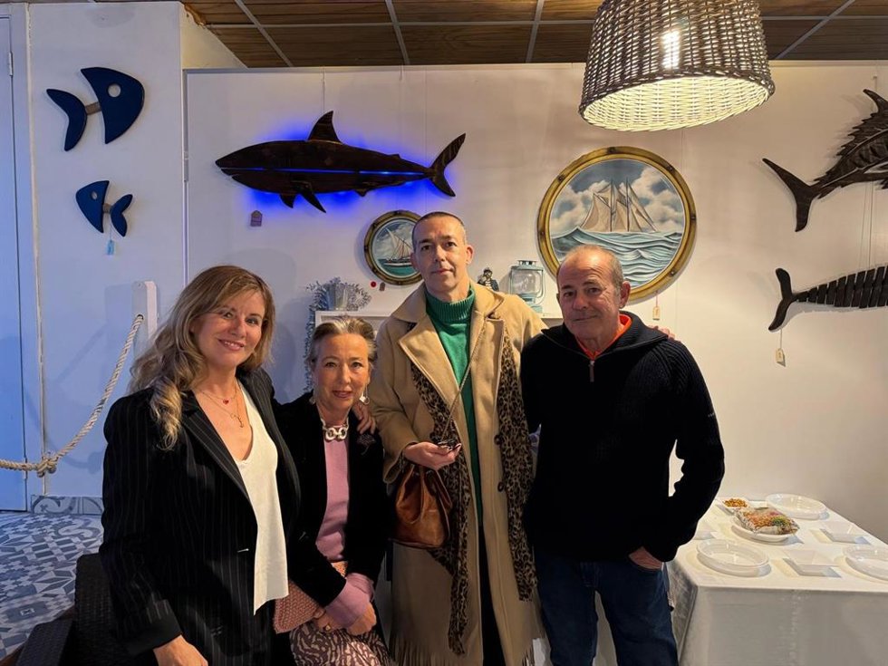 Los tenientes de alcalde de Fiestas, David Calleja, e Infraestructuras, Marta Rodríguez, han acompañado a los artistas en la inauguración.
