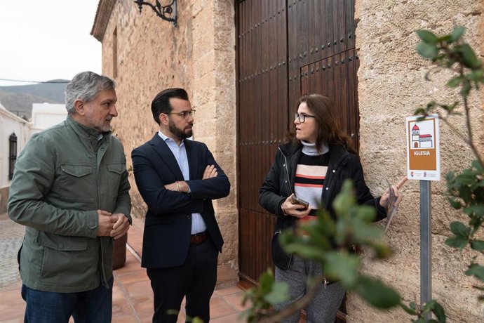 Pictograma junto a una iglesia del municipio.