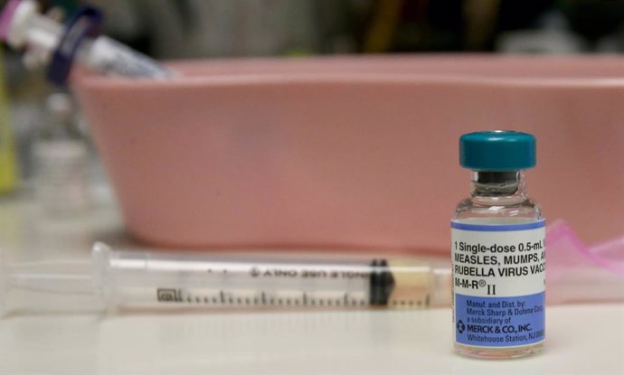 Archivo - May 9, 2019, Chicago, Illinois, USA: The MMR vaccine for measles, mumps or rubella at Logan Square Health Center in Chicago in 2019.