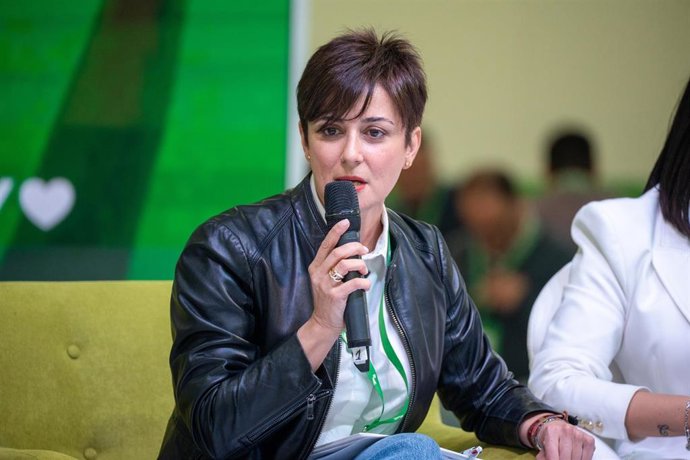 La ministra de Vivienda y Agenda Urbana, Isabel Rodríguez interviene en uno de los 'Ágora`. A 22 de febrero de 2025 en Granada, Andalucía (España). Durante la tarde de la primera jornada del XV Congreso del PSOE-A, que se celebra en Fermasa (Armilla, Gran