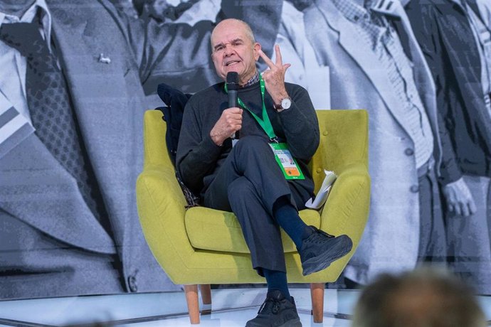 El expresidente de la Junta Manuel Chaves intervienen en un ágora sobre el modelo autonómico en el XV Congreso Regional del PSOE-A