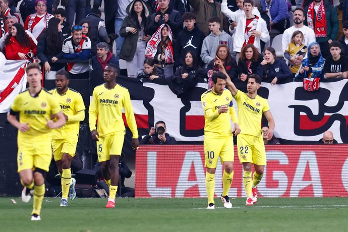 Ayoze Perez, do Villarreal CF, comemora um gol durante a partida de futebol da Liga Espanhola, LaLiga EA Sports, disputada entre Rayo Vallecano e Villarreal CF no Estadio de Vallecas em 22 de fevereiro de 2025, em Madri, Espanha.
