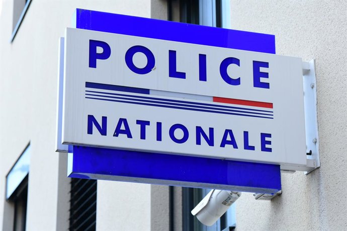 3 de fevereiro de 2025, Saint Etienne, Loire, França: A placa da Polícia Nacional é vista em um ponto da cidade.