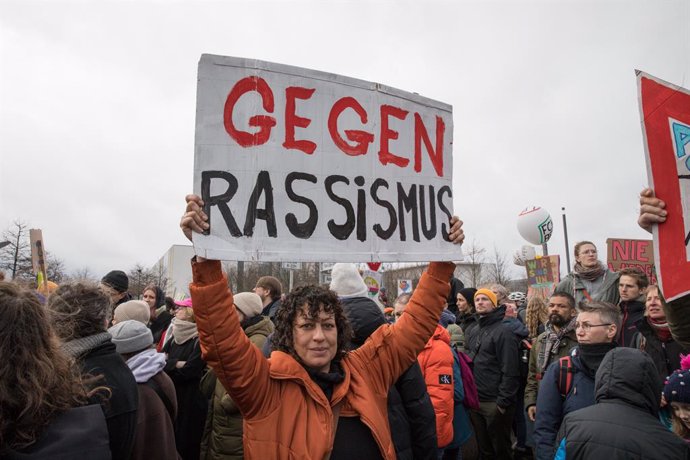 Archivo - February 3, 2024, Berlin, Germany: Berlin witnessed a monumental gathering on February 3, 2024, as approximately 300,000 demonstrators formed a symbolic ''firewall'' against right-wing extremism in front of the Bundestag under the banner WeAreTh