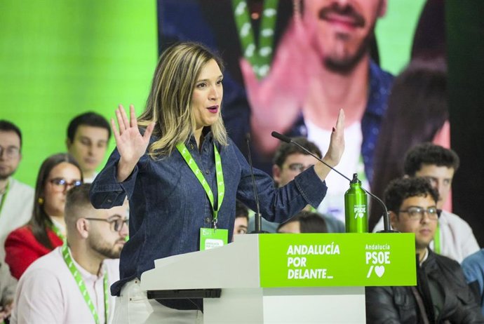 La portavoz del Grupo Parlamentario Socialista, María Márquez, durante la inauguración del XV Congreso del PSOE de Andalucía. A 22 de febrero de 2025 en Granada, Andalucía (España). Armilla acoge la primera jornada del XV Congreso del PSOE de Andalucía, u