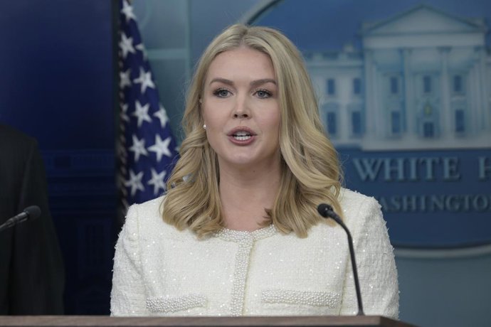 20 de fevereiro de 2025, Washington, Dc, Estados Unidos: A secretária de imprensa da Casa Branca, Karoline Leavitt, discute sobre as realizações do presidente Trump durante uma coletiva de imprensa na Brady Room/Casa Branca em Washington DC, EUA.