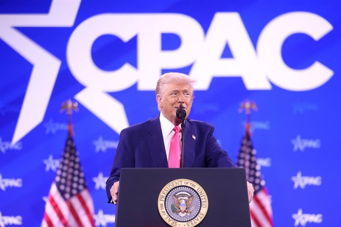 22 de fevereiro de 2025, National Harbor, Maryland, EUA: O presidente dos Estados Unidos, DONALD TRUMP, discursa na Conferência de Ação Política do Conselho de 2025 em National Harbor, Maryland.