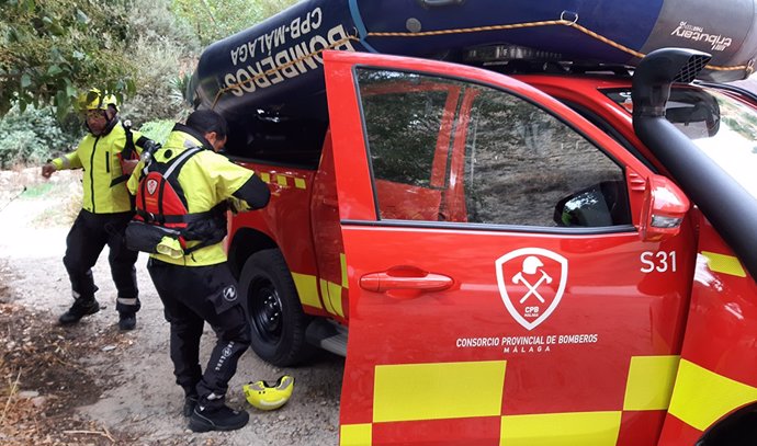 Archivo - Bomberos del Consorcio Provincial de la Diputación han rescatado el cuerpo sin vida de un hombre de 82 años que ha caído por un bancal en Frigiliana.