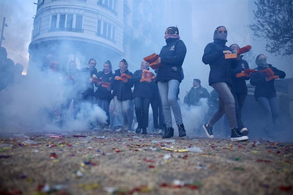 Valncia despierta a ritmo de 'tro de bac' en la Macrodespert que anuncia el inicio de las Fallas 2025