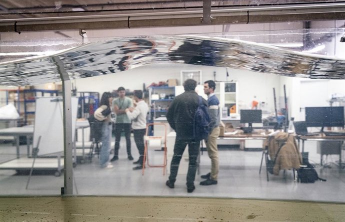 EHUko Bilboko Ingeniaritza Eskolak 25 metroko olatu kanala eraiki du