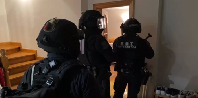 Agentes de la Ertzaintza