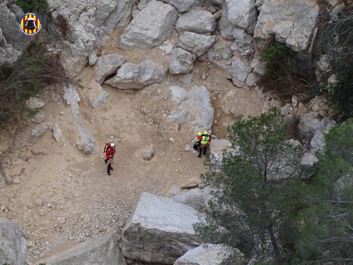 Bomberos rescatan a una mujer en la ruta de las pinturas rupestres de Chulilla con helicóptero