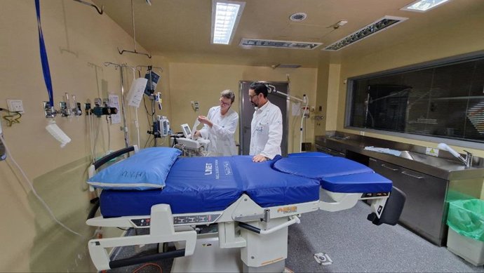 El Hospital Valle del Nalón incorpora a su cartera de prestaciones la prueba de la amniocentesis.