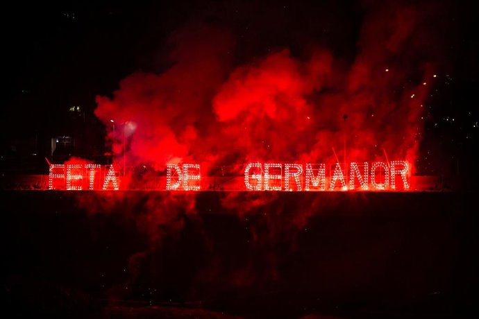 La mascletá solidaria más grande de la historia de Valencia, disparada por Caballer y Vulcano, reúne más de 200.000 personas
