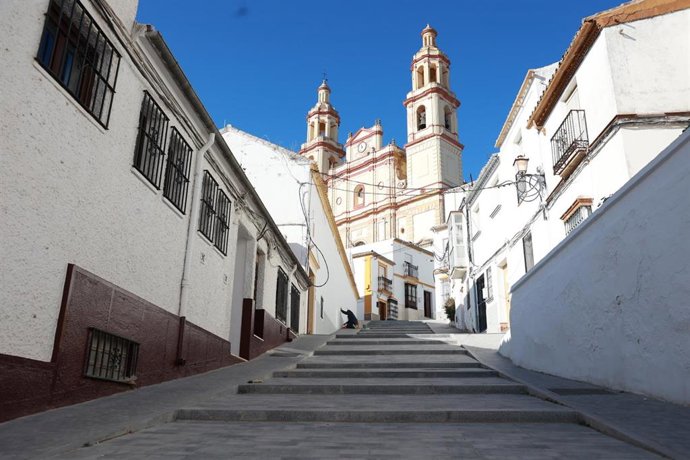 Archivo - Vista de la Iglesia Parroquial Nuestra Señora de la Encarnación de Olvera, en la sierra de Cádiz.