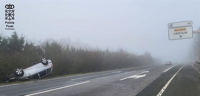 Imagen de vehículo volcado tras el accidente.