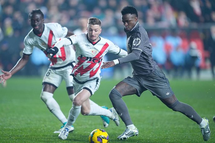 Archivo - Vinicius Junior of Real Madrid in action during the Spanish League, LaLiga EA Sports, football match played between Rayo Vallecano and Rea Madrid at Estadio de Vallecas on December 14, 2024, in Madrid, Spain.