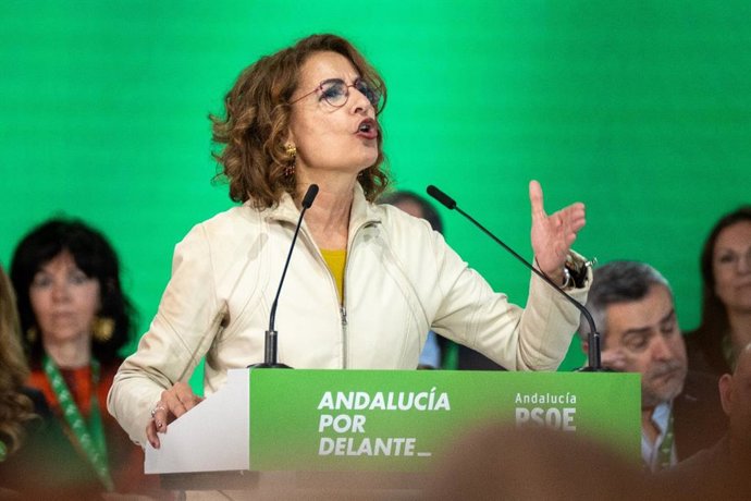 La secretaria general del PSOE-A, María Jesús Montero, interviene en el acto de clausura del Congreso del PSOE-A en Armilla (Granada).