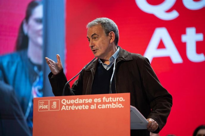 El expresidente del Gobierno José Luis Rodríguez Zapatero en la clausura del XV Congreso Autonómico del PSOE de Castilla y León, en Palencia.
