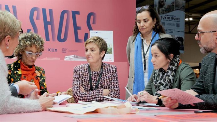 Cano viaja a la Feria Internacional del Calzado de Milán para apoyar a las empresas valencianas participantes