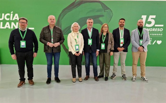 El secretario general del PSOE de Almería, Juan Antonio Lorenzo, este domingo junto a la representación almeriense en la nueva Comisión Ejecutiva Regional.