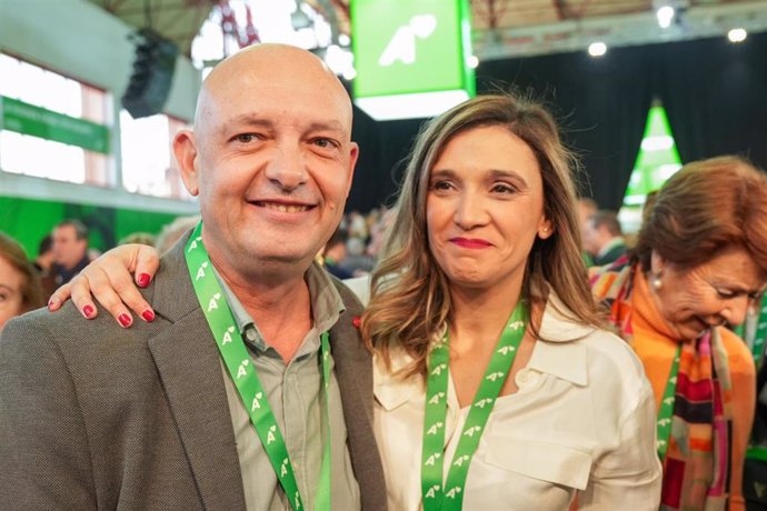 El secretario de Organización del PSOE de Andalucía, Francisco Rodríguez, y la vicesecretaria general, María Márquez, en el XV Congreso Regional del PSOE de Andalucía