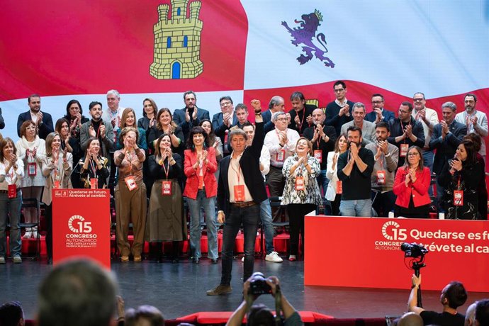 El secretario general del PSOE de Castilla y León, Carlos Martínez, durante la clausura del 15º Congreso Socialista de Castilla y León, en el Teatro Ortega, a 23 de febrero de 2025, en Palencia, Castilla y León (España). 