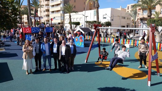 Imagen de este domingo de la inauguración del nuevo Parque de la Gamba Roja de Garrucha (Almería).