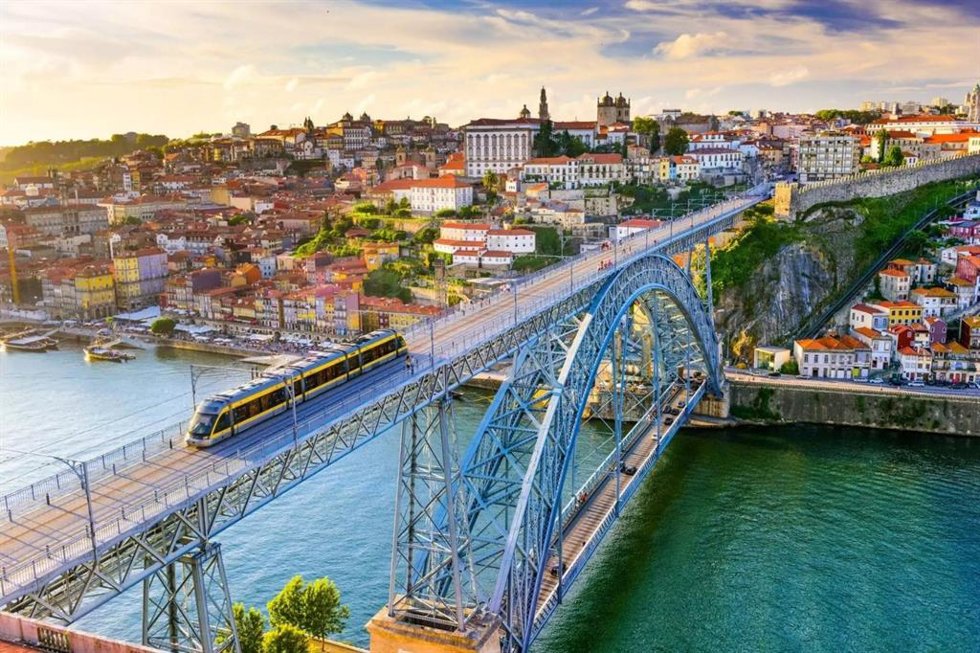 Rosa Dávila viaja a Oporto para analizar su modelo ferroviario y recabar soluciones aplicables a Tenerife
