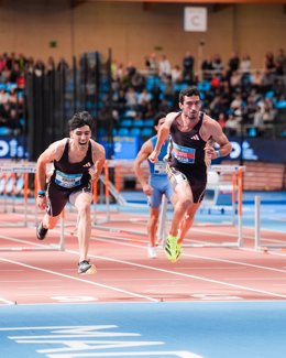 Quique Llopis en 60 metros vallas en el Campeonato de España de pista cubierta