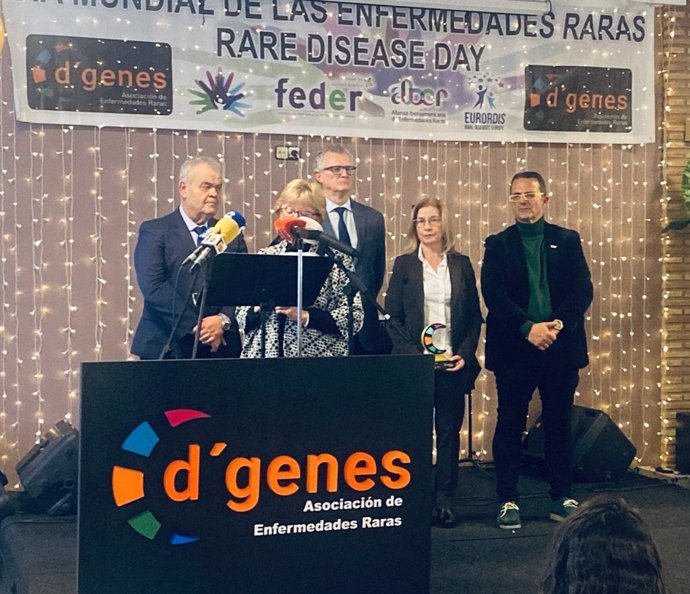 El consejero de Salud, Juan José Pedreño, asistió hoy a la comida por el Día Mundial de las Enfermedades Raras organizada por la asociación D'Genes.