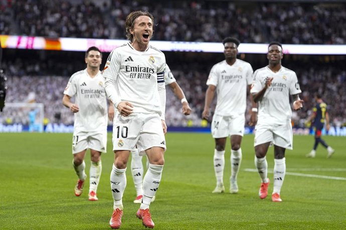 Luka Modric, do Real Madrid, comemora um gol durante a partida de futebol da Liga Espanhola, LaLiga EA Sports, disputada entre o Real Madrid e o Girona FC no estádio Santiago Bernabeu, em 23 de fevereiro de 2025, em Madri, Espanha.