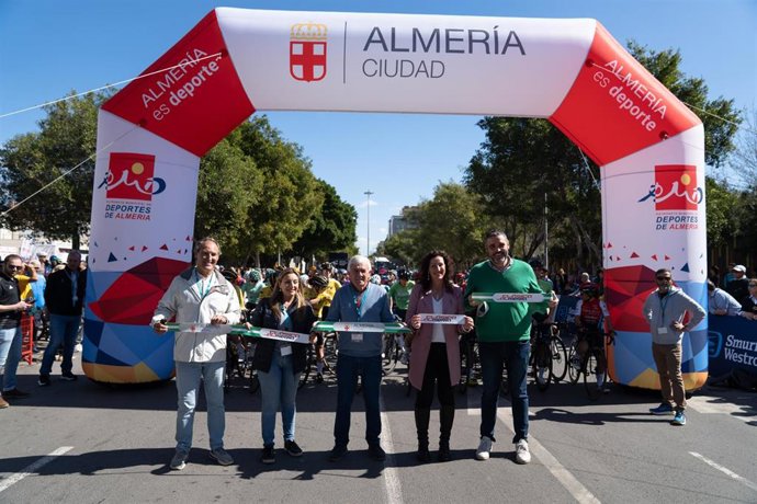 Imagen de la salida de la III edición de La Clásica de Almería WE.